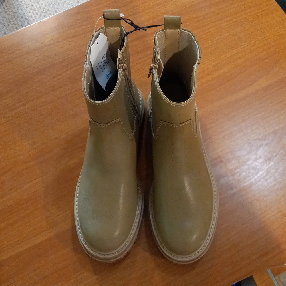 NWT 8.5 TT Ankle Boots Tan Memory Foam Comfy Slouchy Combat Moto Lug Chelsea